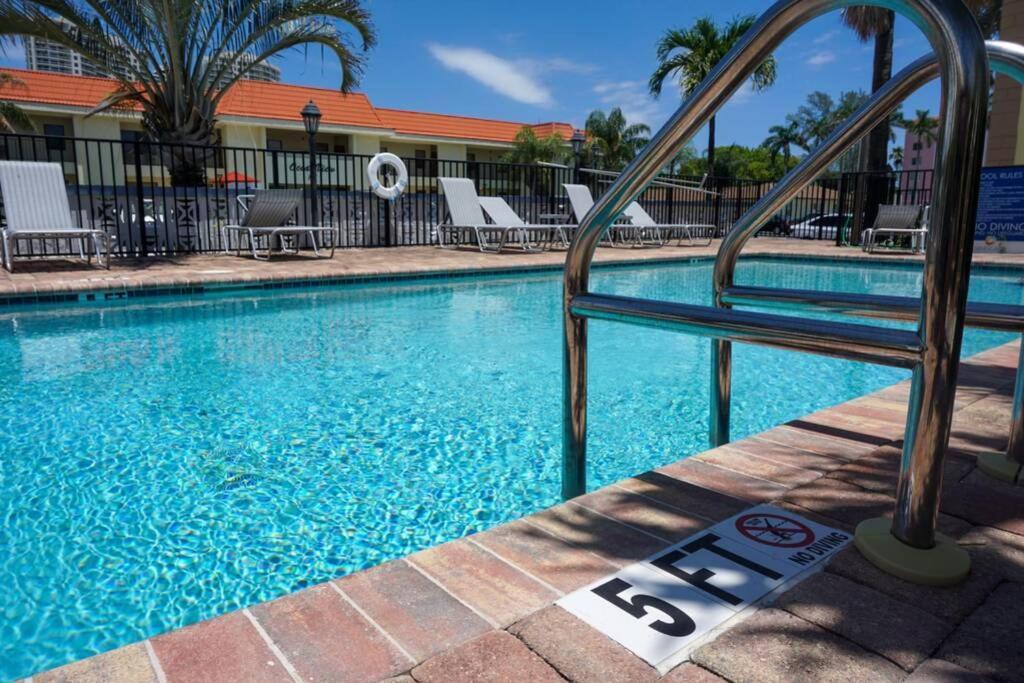 Serenity At Seascape: Steps To The Beach & Shops Palm Beach Shores Exteriér fotografie
