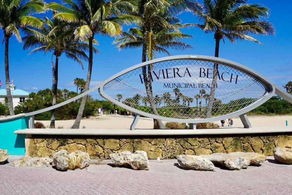 Serenity At Seascape: Steps To The Beach & Shops Palm Beach Shores Exteriér fotografie
