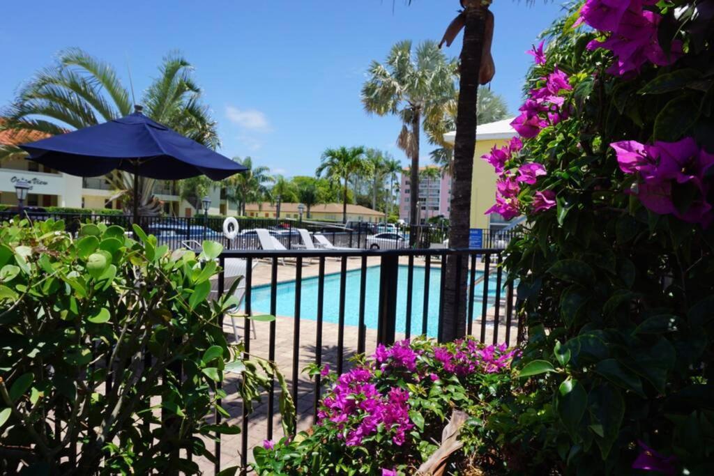 Serenity At Seascape: Steps To The Beach & Shops Palm Beach Shores Exteriér fotografie